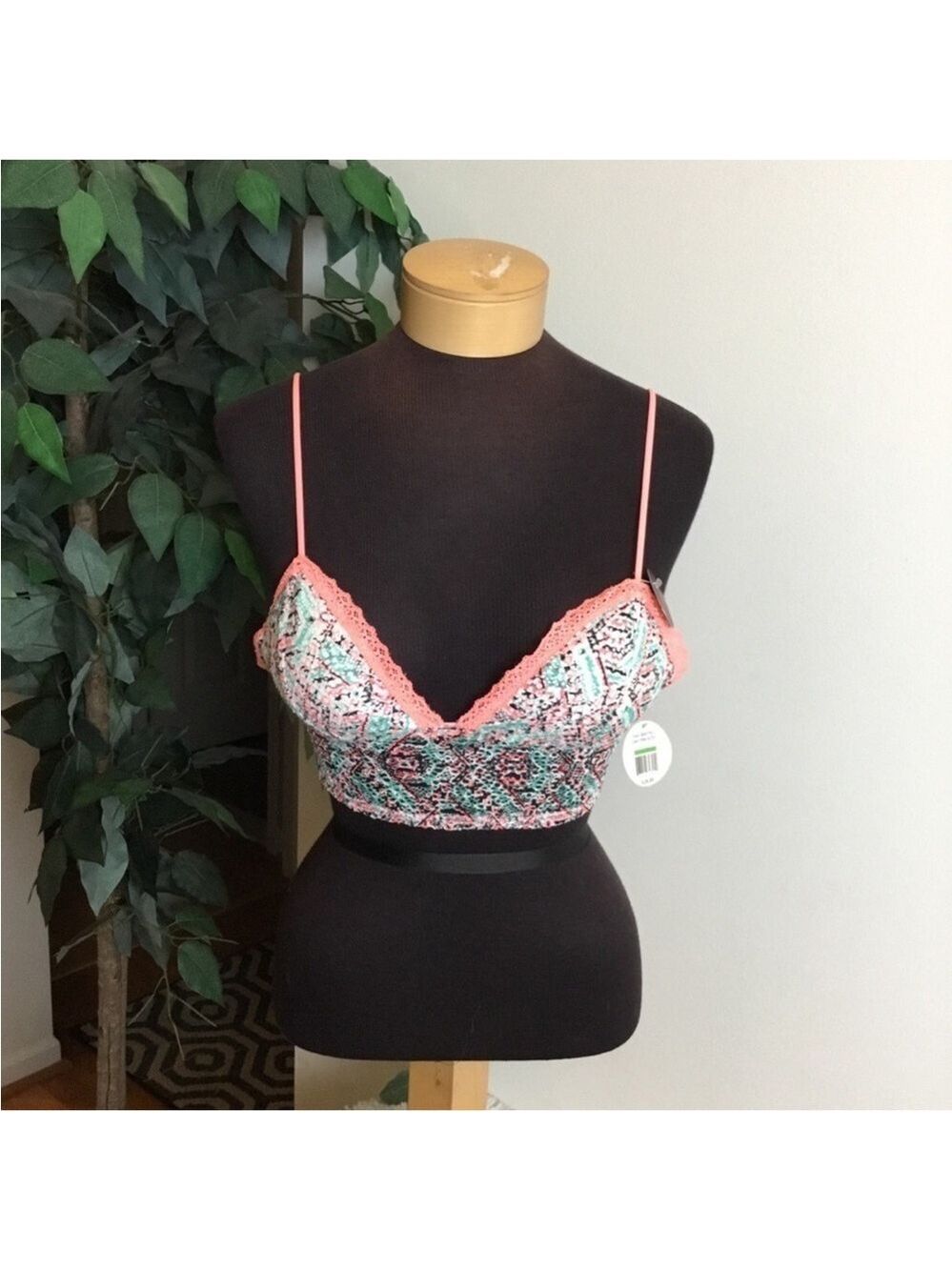 Zoe & Bella bralette Woman’s size large multi colored removable pads